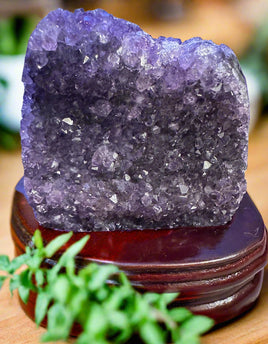 Amethyst Cut Base with Stand