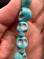 Turquoise-Style Skull Bead Strand – Carved Skull & Round Beads for Jewelry Making