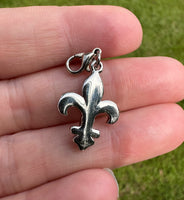 Silvertone Stylish Pendant/Clip Necklace