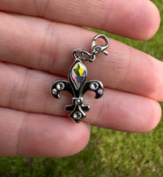 Silvertone Stylish Pendant/Clip Necklace